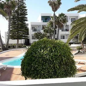 https://complejo-residencial-los-carmenes.in-canary-islands.com